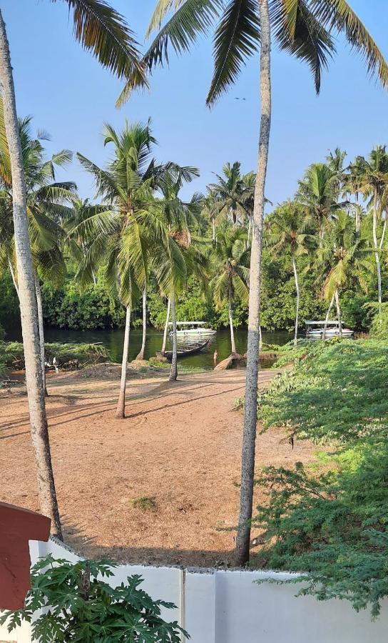 Poovar Sea View Rooms And Boating Family & Couple Only Exterior foto